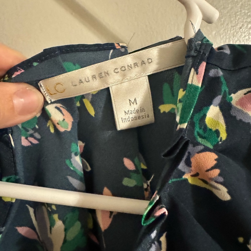 Spring blouse - Picture 2 of 3